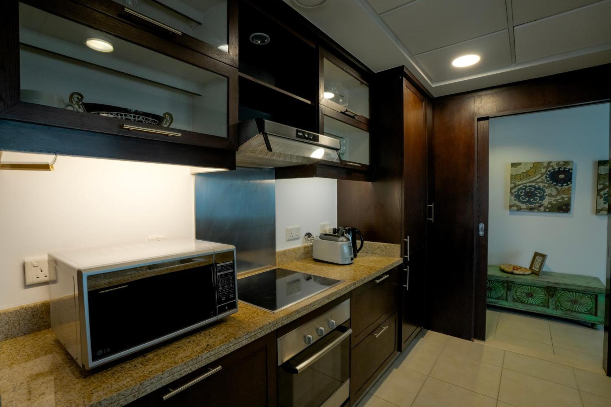 Elegant Overlooking Mall Fountain. Apartament Dubai
