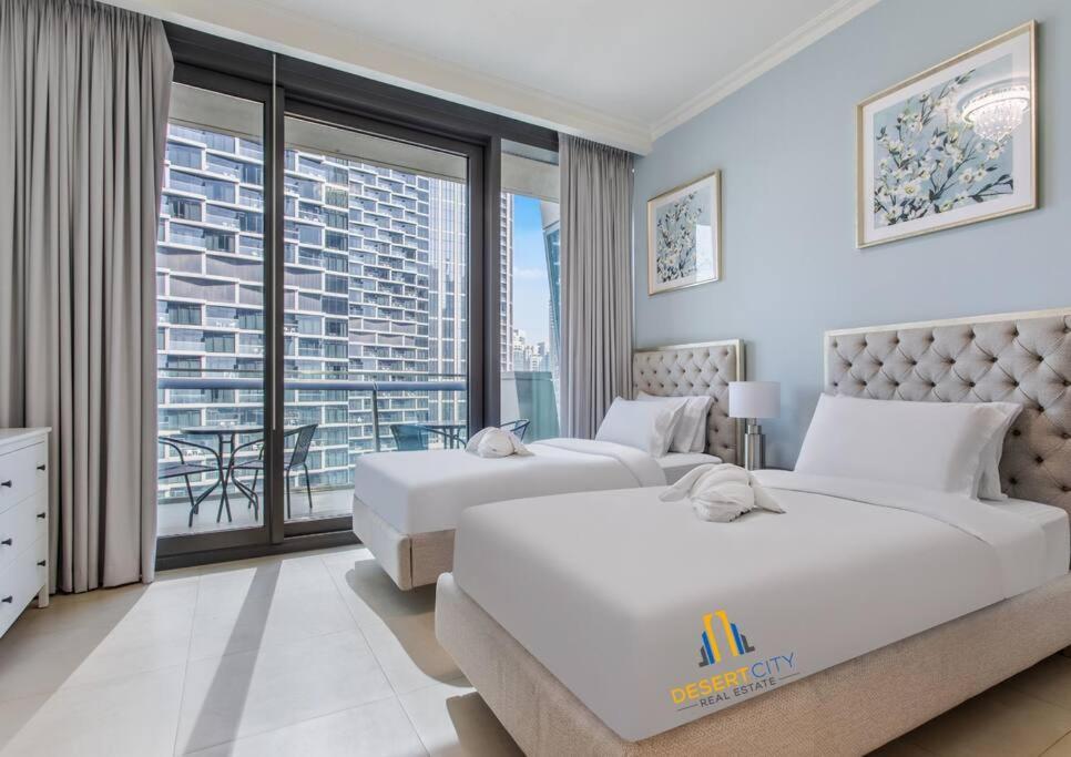 Luxurious 2 Bed Next To Burj Khalifa, Hosted By Desert