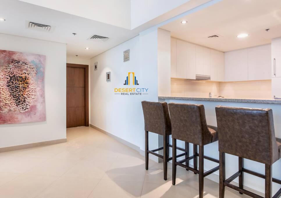 Luxurious 2 Bed Next To Burj Khalifa, Hosted By Desert Appartement