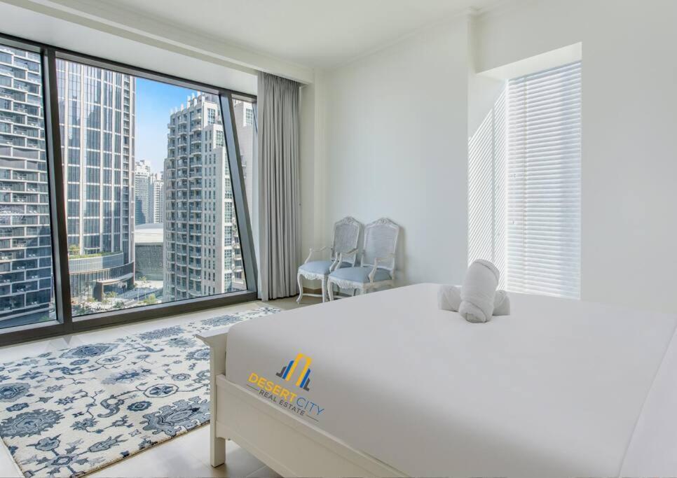 Luxurious 2 Bed Next To Burj Khalifa, Hosted By Desert Appartement Dubaï
