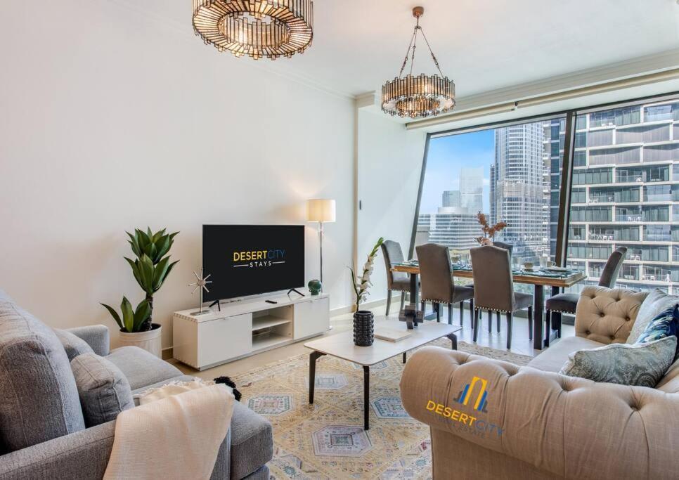 Luxurious 2 Bed Next To Burj Khalifa, Hosted By Desert *