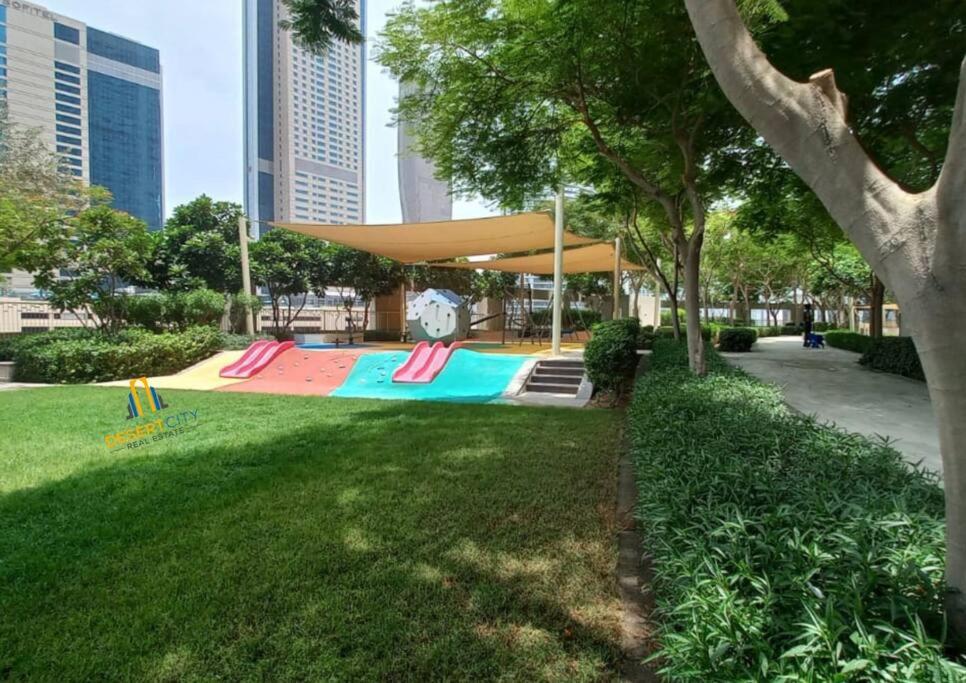 Luxurious 2 Bed Next To Burj Khalifa, Hosted By Desert *
