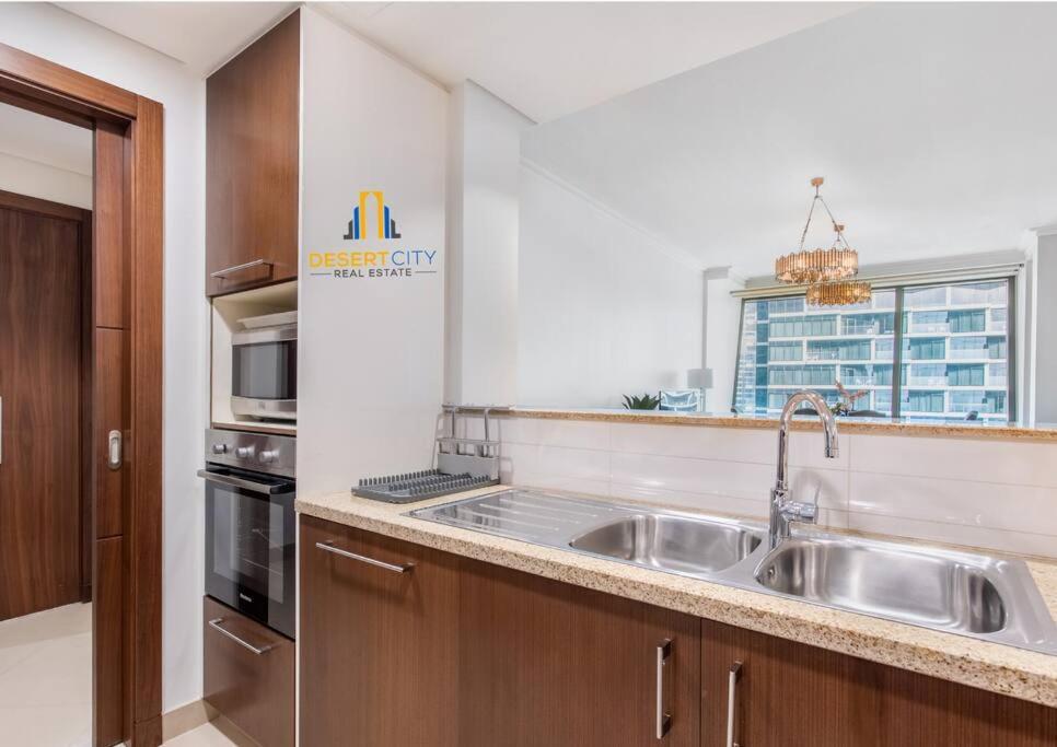 Luxurious 2 Bed Next To Burj Khalifa, Hosted By Desert Appartement