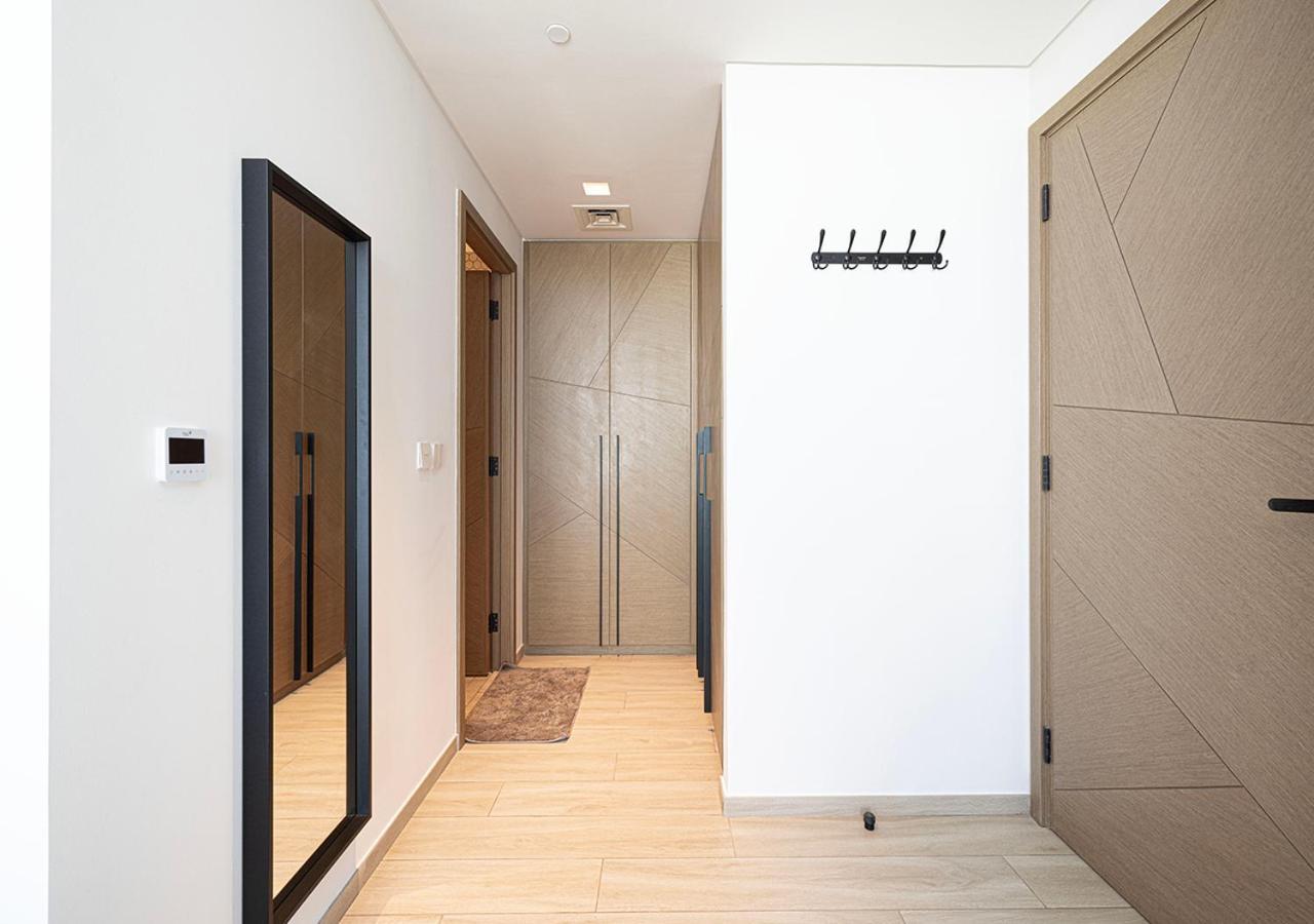 Palace Residences 2br With Stunning Creek Views