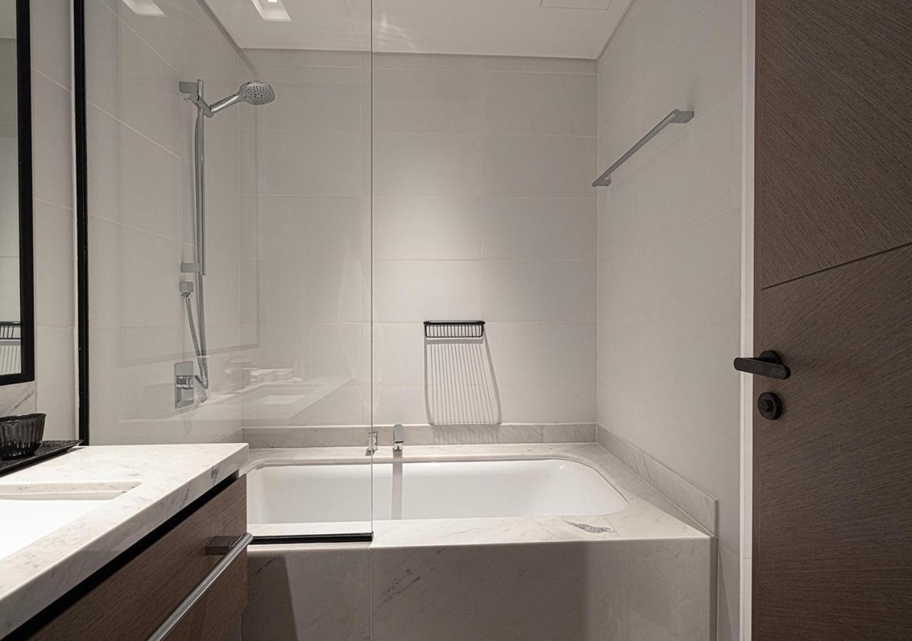 Palace Residences 2br With Stunning Creek Views