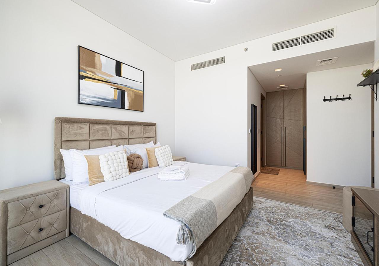 Palace Residences 2br With Stunning Creek Views Apartment Dubai