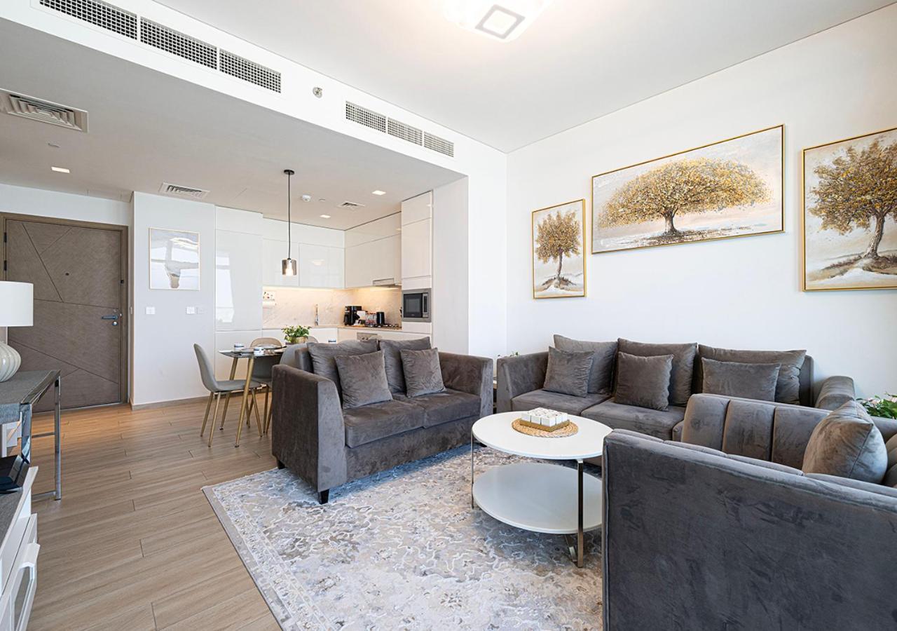 Palace Residences 2br With Stunning Creek Views