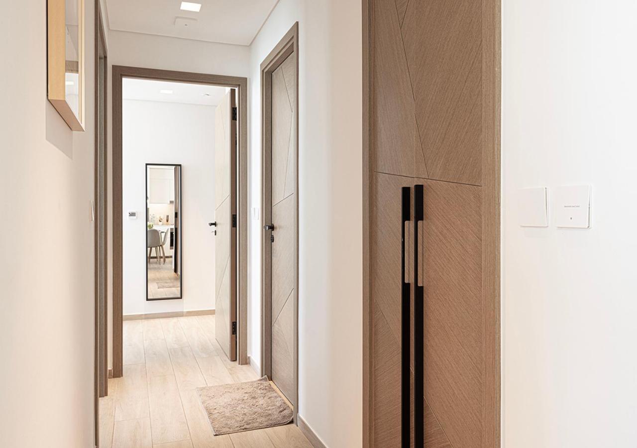 Palace Residences 2br With Stunning Creek Views Apartment *