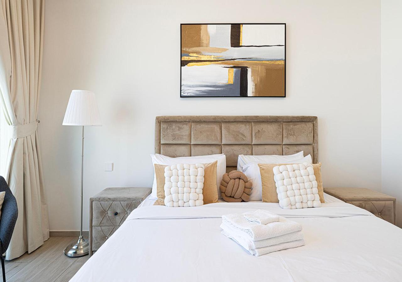 Apartment Palace Residences 2br With Stunning Creek Views *