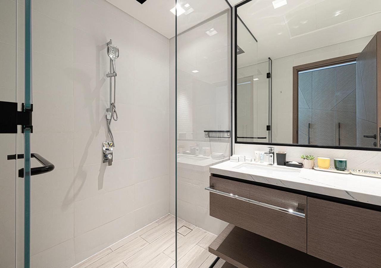 Palace Residences 2br With Stunning Creek Views Apartment Dubai