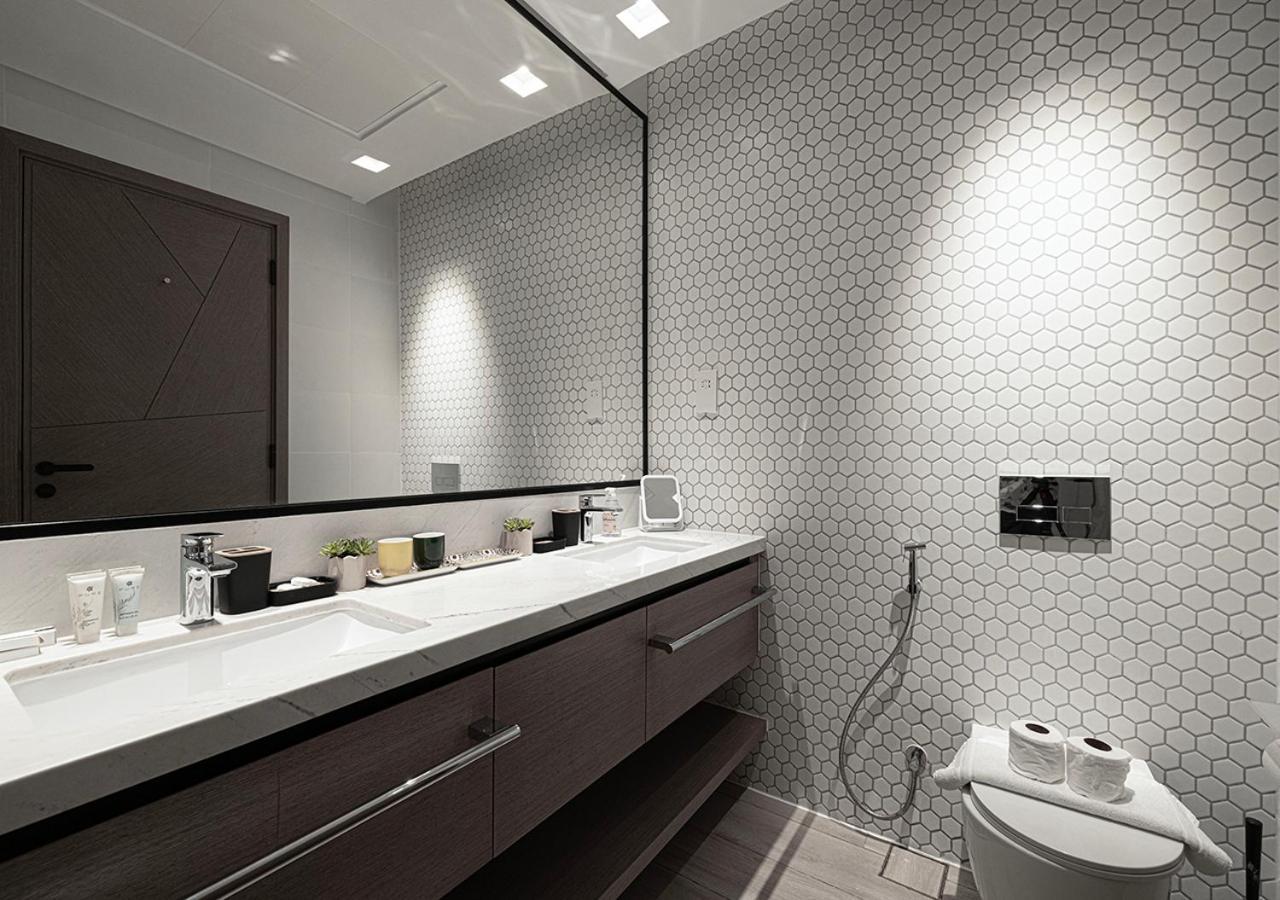 Palace Residences 2br With Stunning Creek Views *