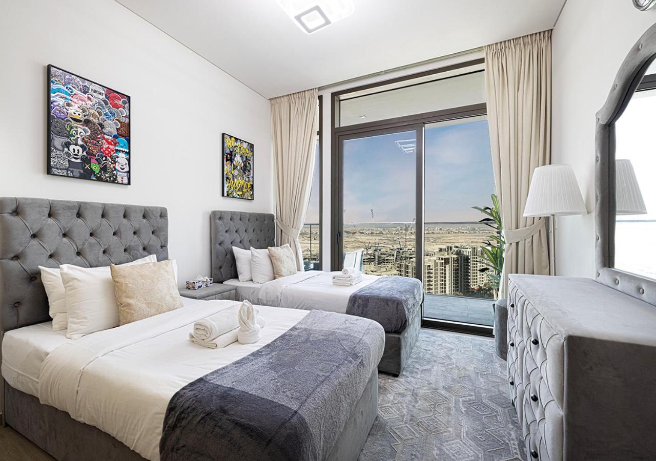 Palace Residences 2br With Stunning Creek Views Apartment