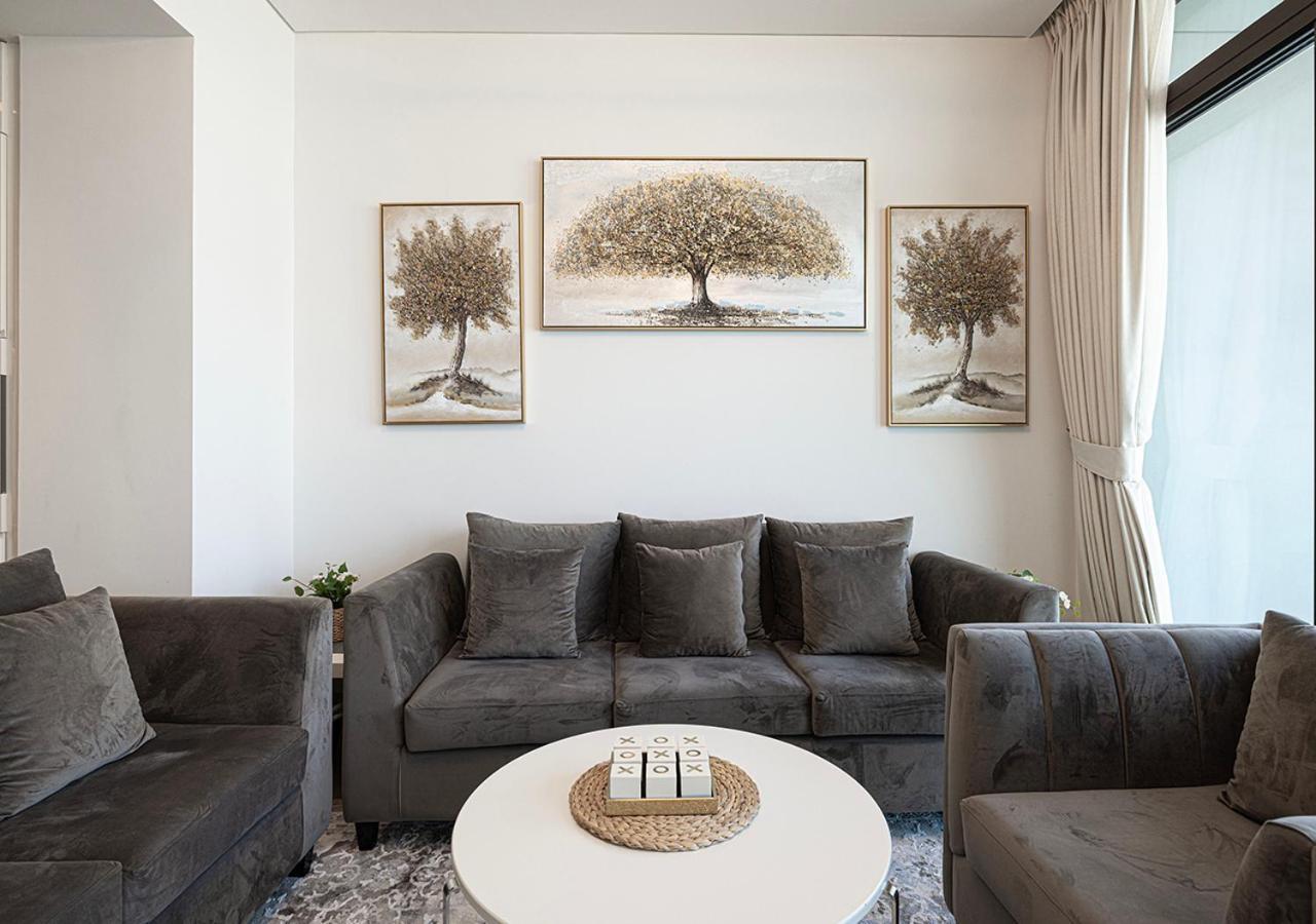 Palace Residences 2br With Stunning Creek Views Apartment