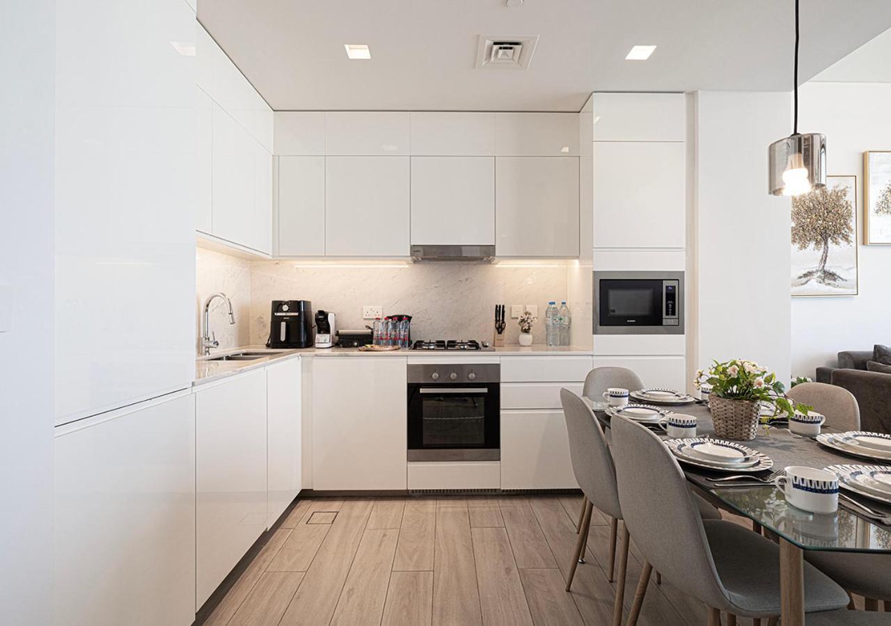 Apartment Palace Residences 2br With Stunning Creek Views *