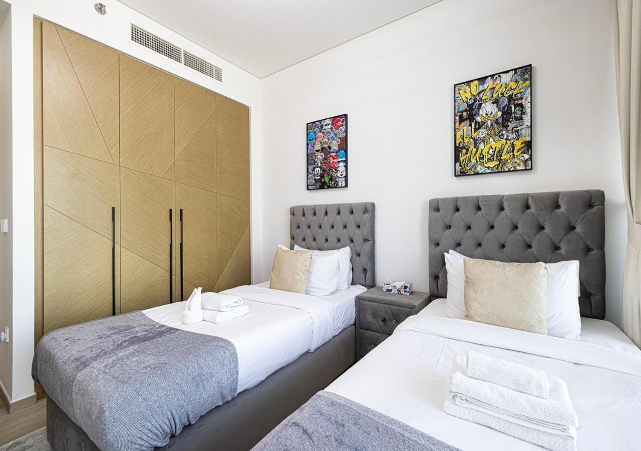 Apartment Palace Residences 2br With Stunning Creek Views