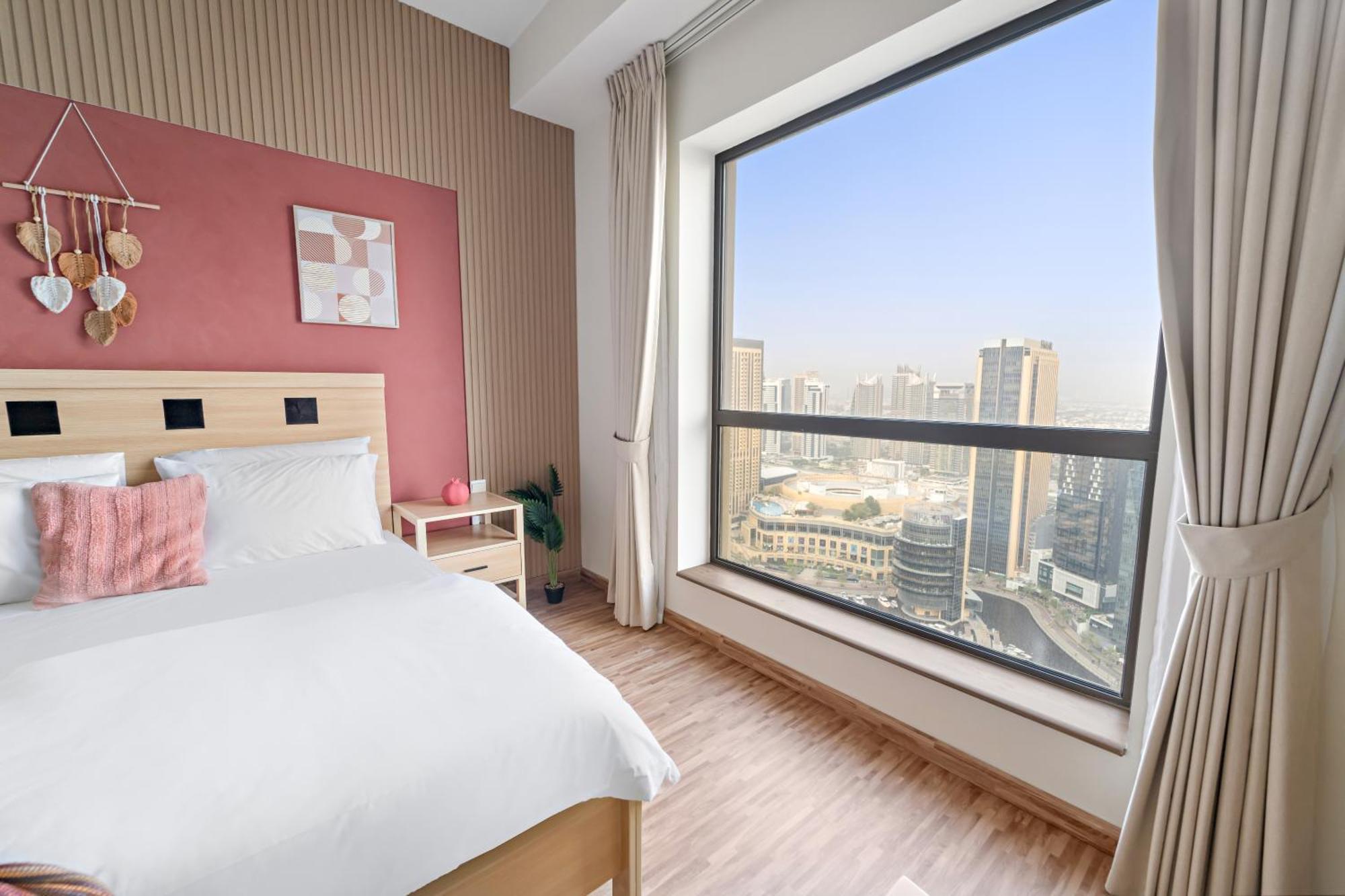 Aesthetic , Sleeps 6, Pool, Gym & Waterfront Views Semesterbostad
