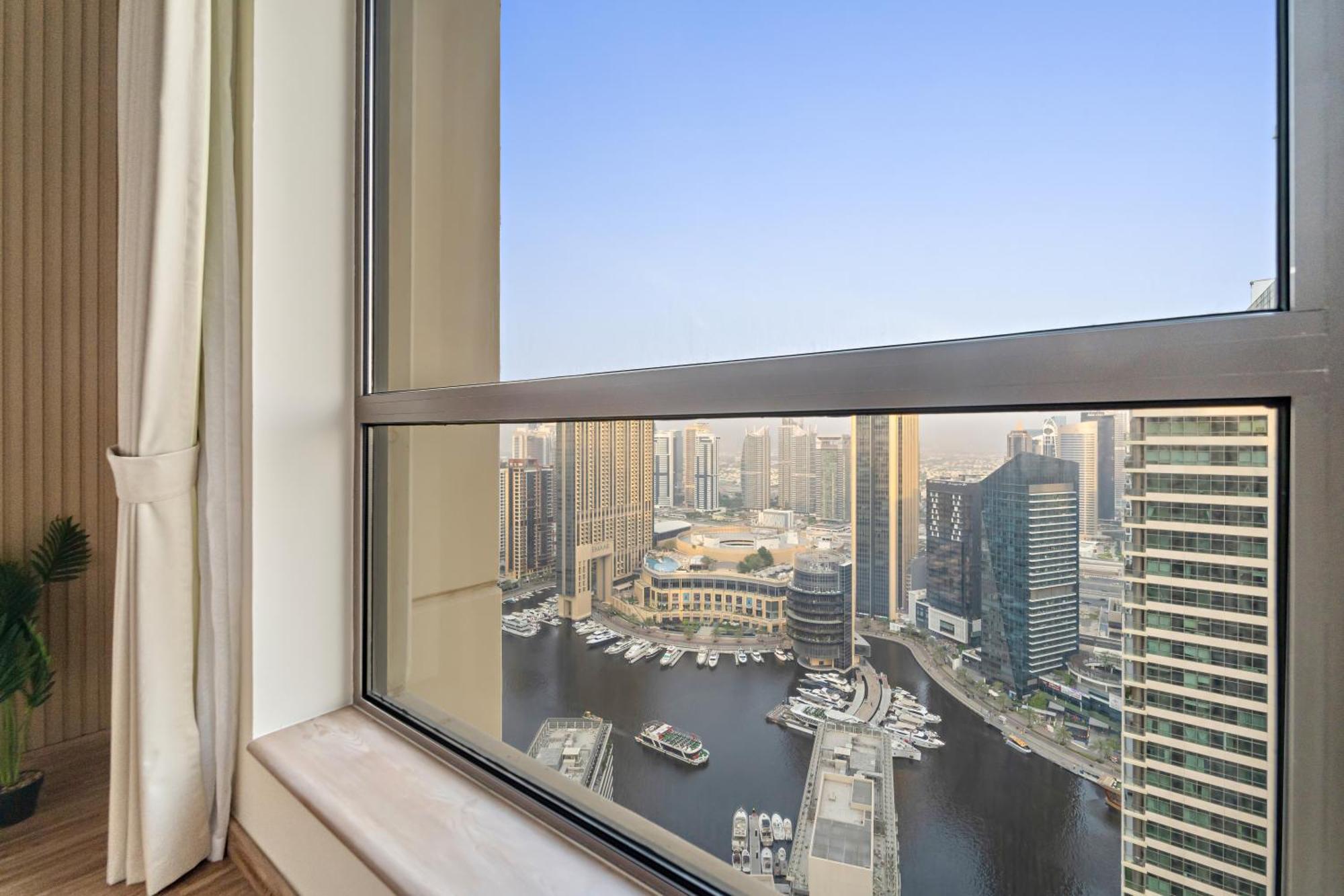 Aesthetic , Sleeps 6, Pool, Gym & Waterfront Views Semesterbostad