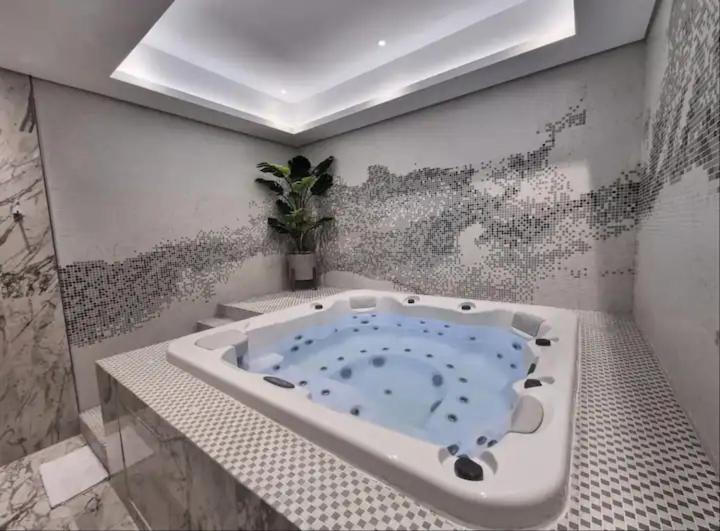 Stylish 2br At Paramount Midtown * Dubái