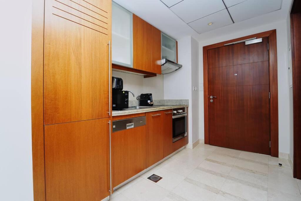 Stunning Luxury Downtown 2 Minute Walk To Burj Khalifa & Mall Apartment Dubai