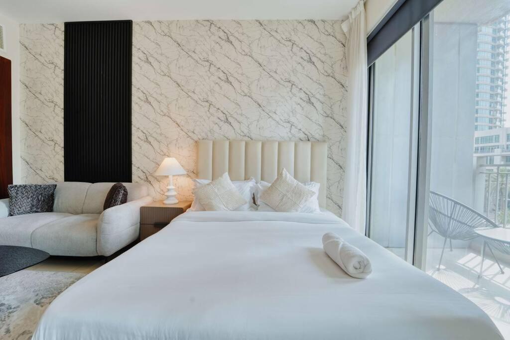 Stunning Luxury Downtown 2 Minute Walk To Burj Khalifa & Mall Dubai