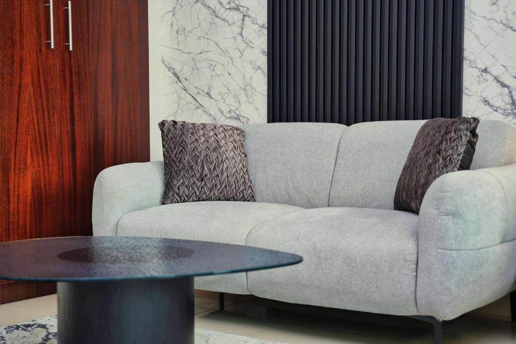 Stunning Luxury Downtown 2 Minute Walk To Burj Khalifa & Mall *