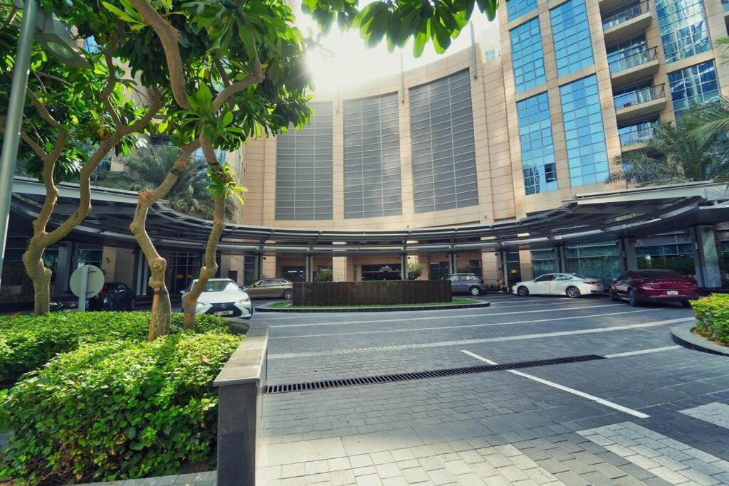 Stunning Luxury Downtown 2 Minute Walk To Burj Khalifa & Mall Apartment Dubai