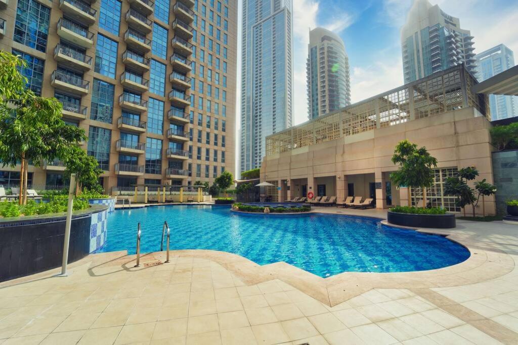 Stunning Luxury Downtown 2 Minute Walk To Burj Khalifa & Mall Dubai