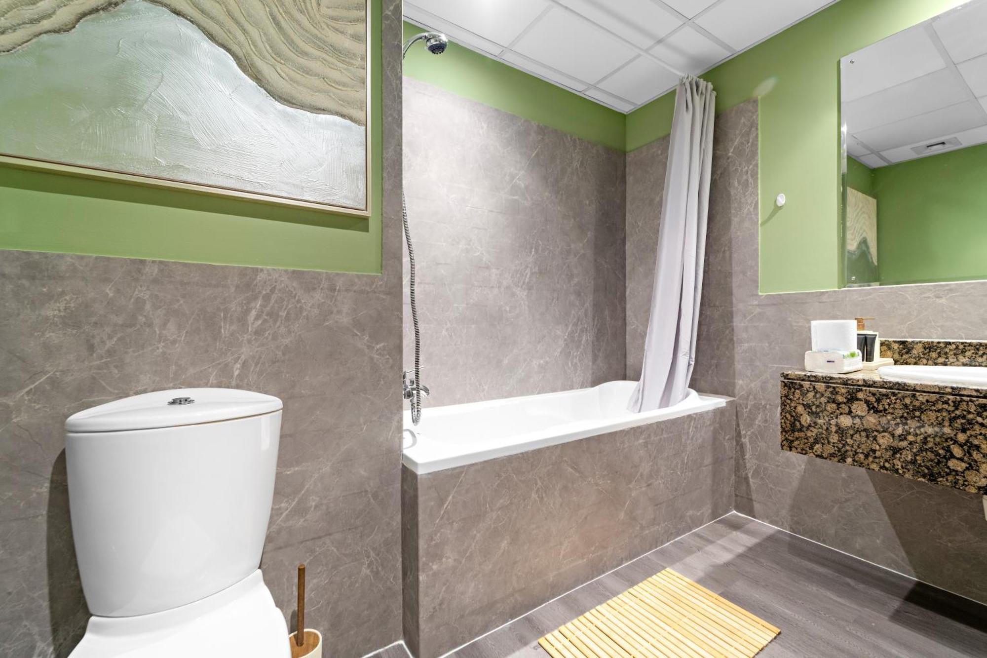 Aesthetic , Sleeps 6, Pool, Gym & Waterfront Views Semesterbostad Dubai