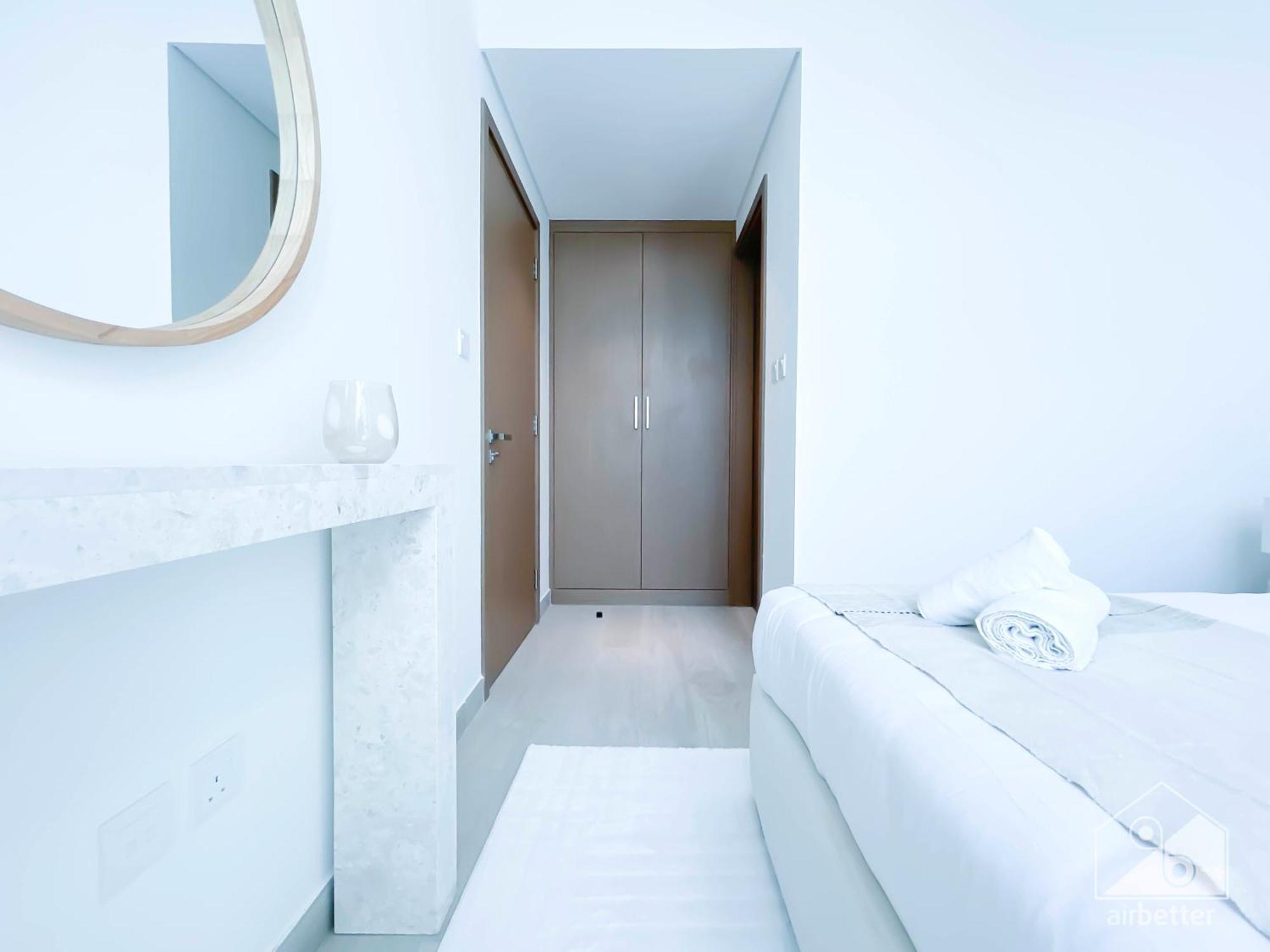 Apartment Luxurious 1-br With Balcony In Azizi Fawad