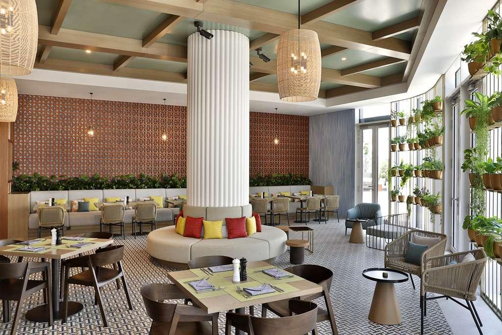 Hotel Embassy By Hilton Business Bay Dubaï