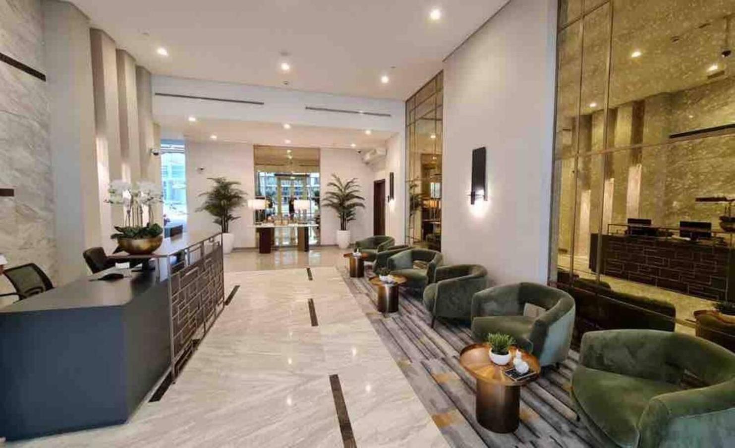 5-star Burj Khalifa View In Boho With Pool & Gym! Apartemen