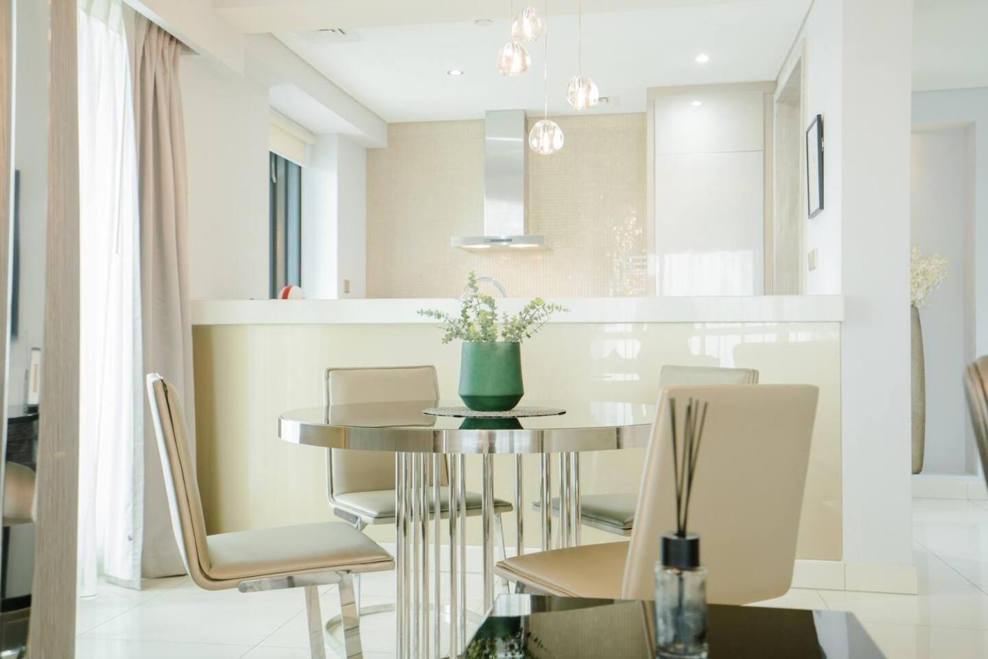 Paramount Towers - Elegant Lägenhet