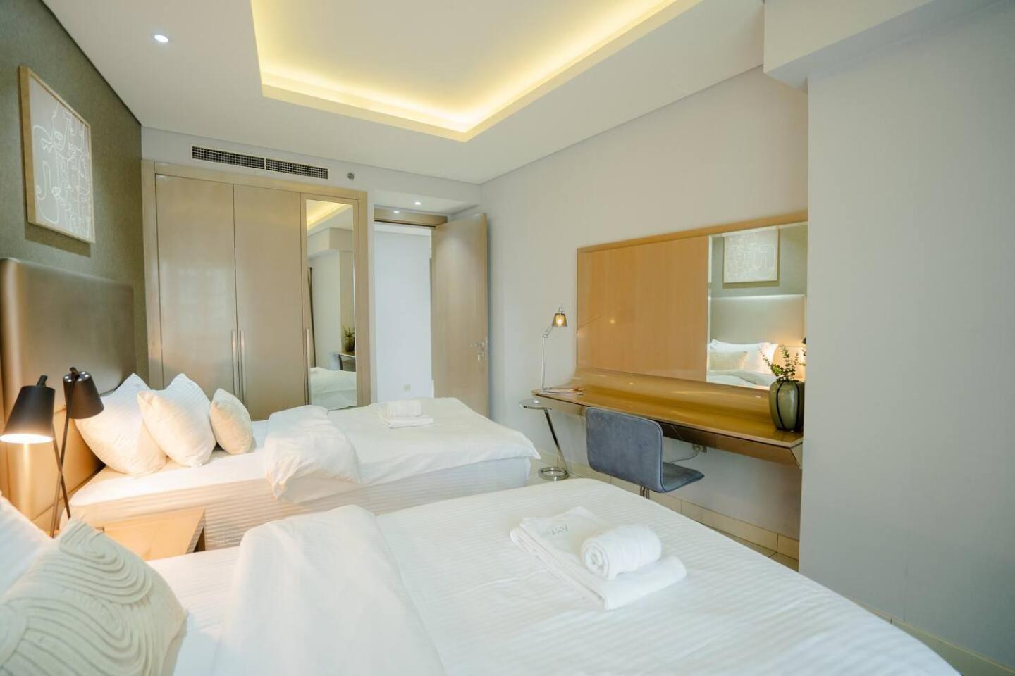 Paramount Towers - Elegant