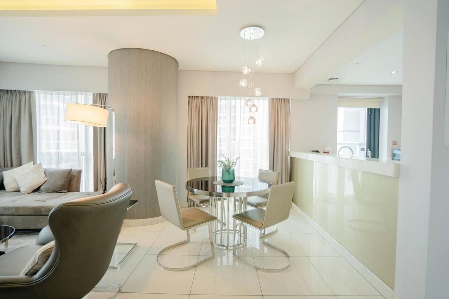 Lägenhet Paramount Towers - Elegant Dubai