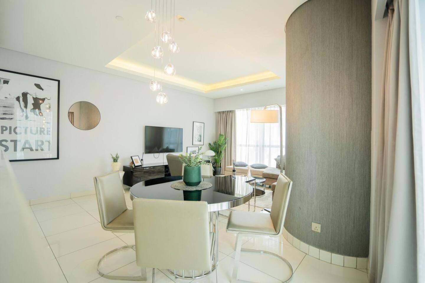 Paramount Towers - Elegant Dubai