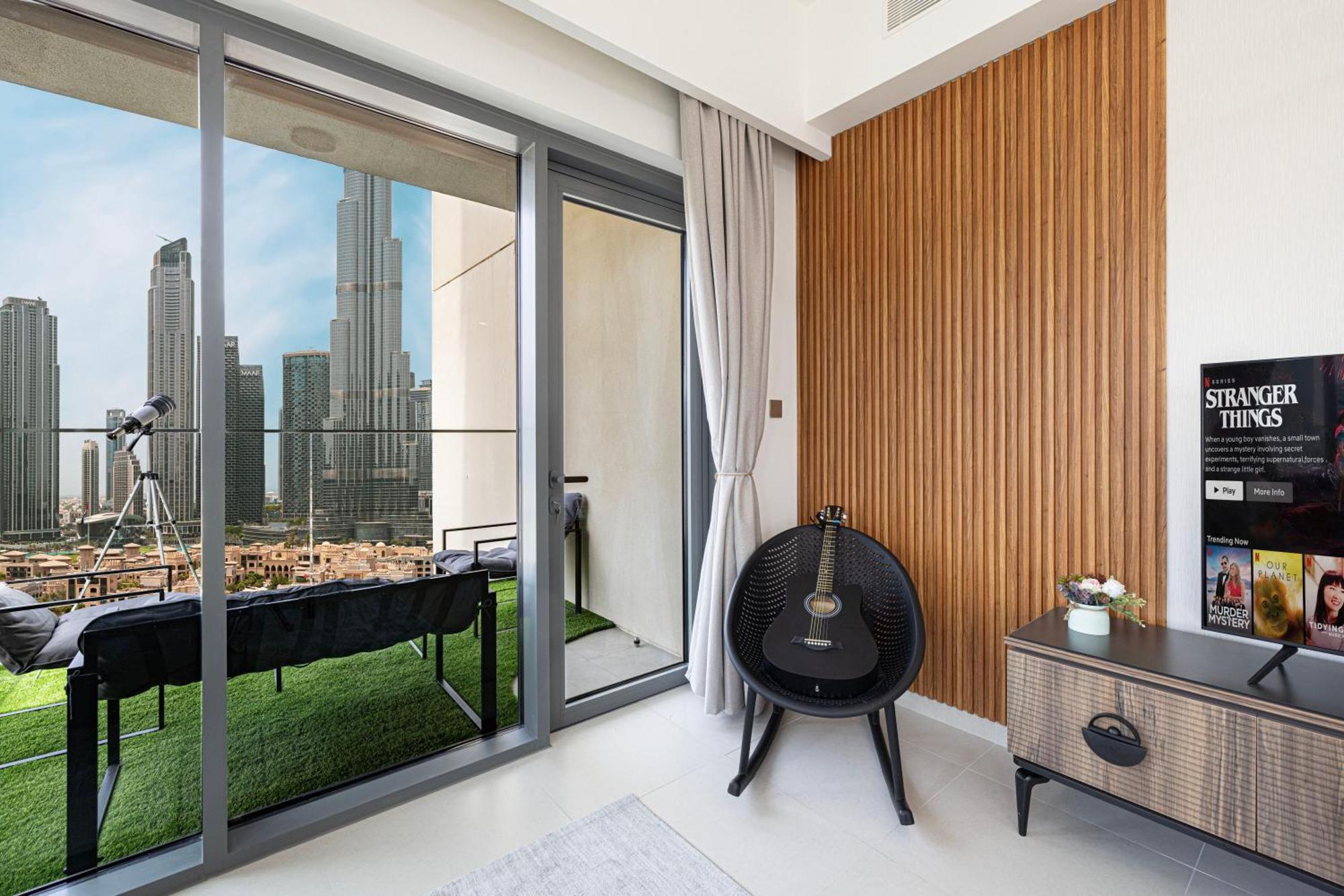 Apartment 5 Minute Walk To The Fountains! Full Burj Khalifa View! 5-star Pool & Gym! *