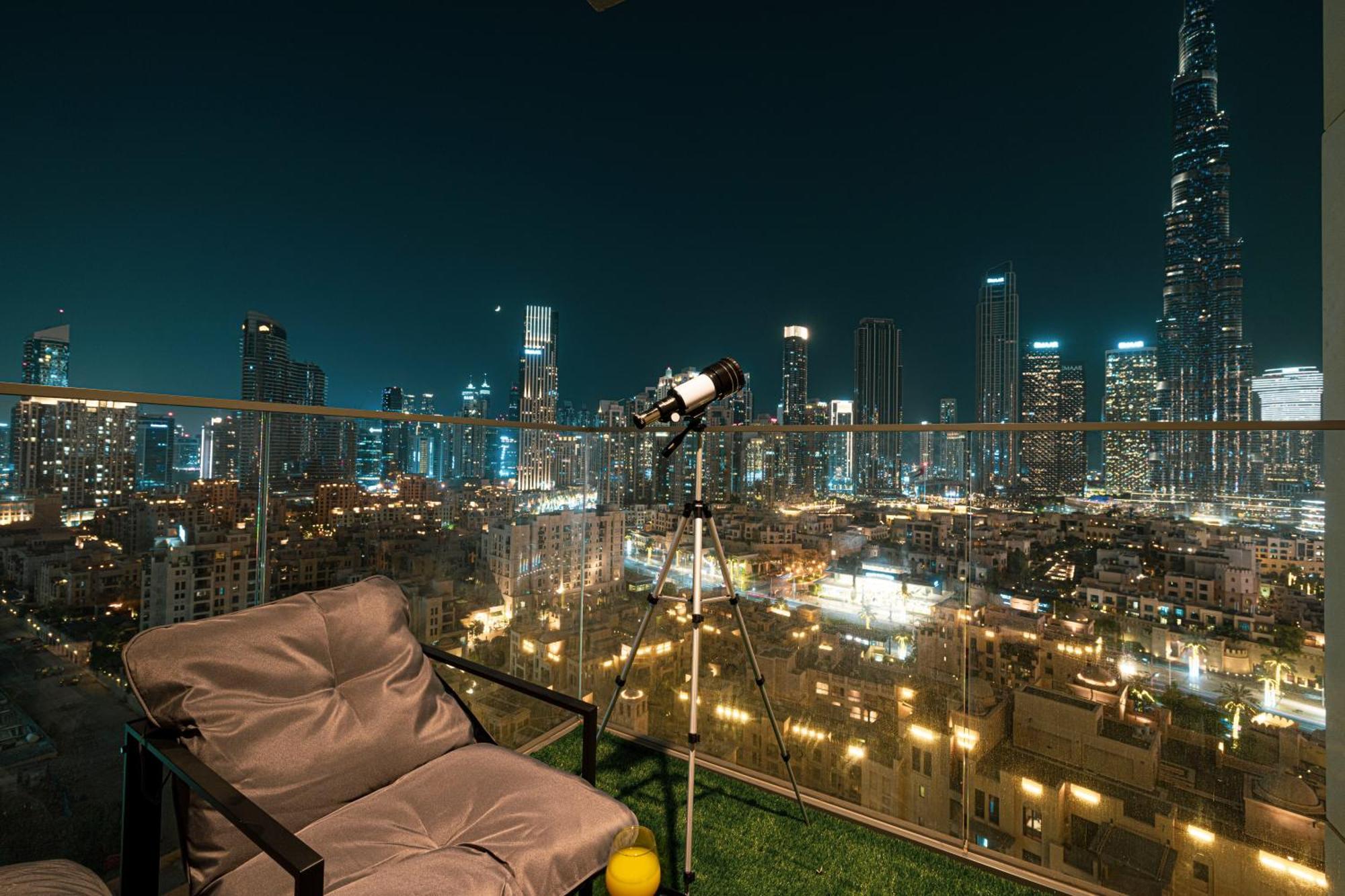 5 Minute Walk To The Fountains! Full Burj Khalifa View! 5-star Pool & Gym! Apartment Dubai