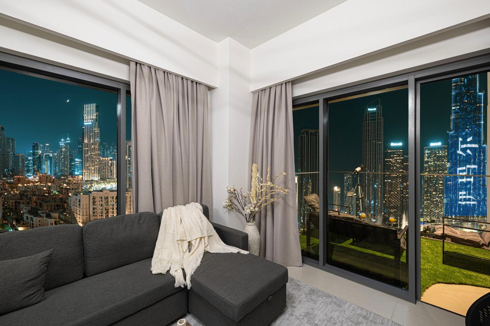 5 Minute Walk To The Fountains! Full Burj Khalifa View! 5-star Pool & Gym! Apartment