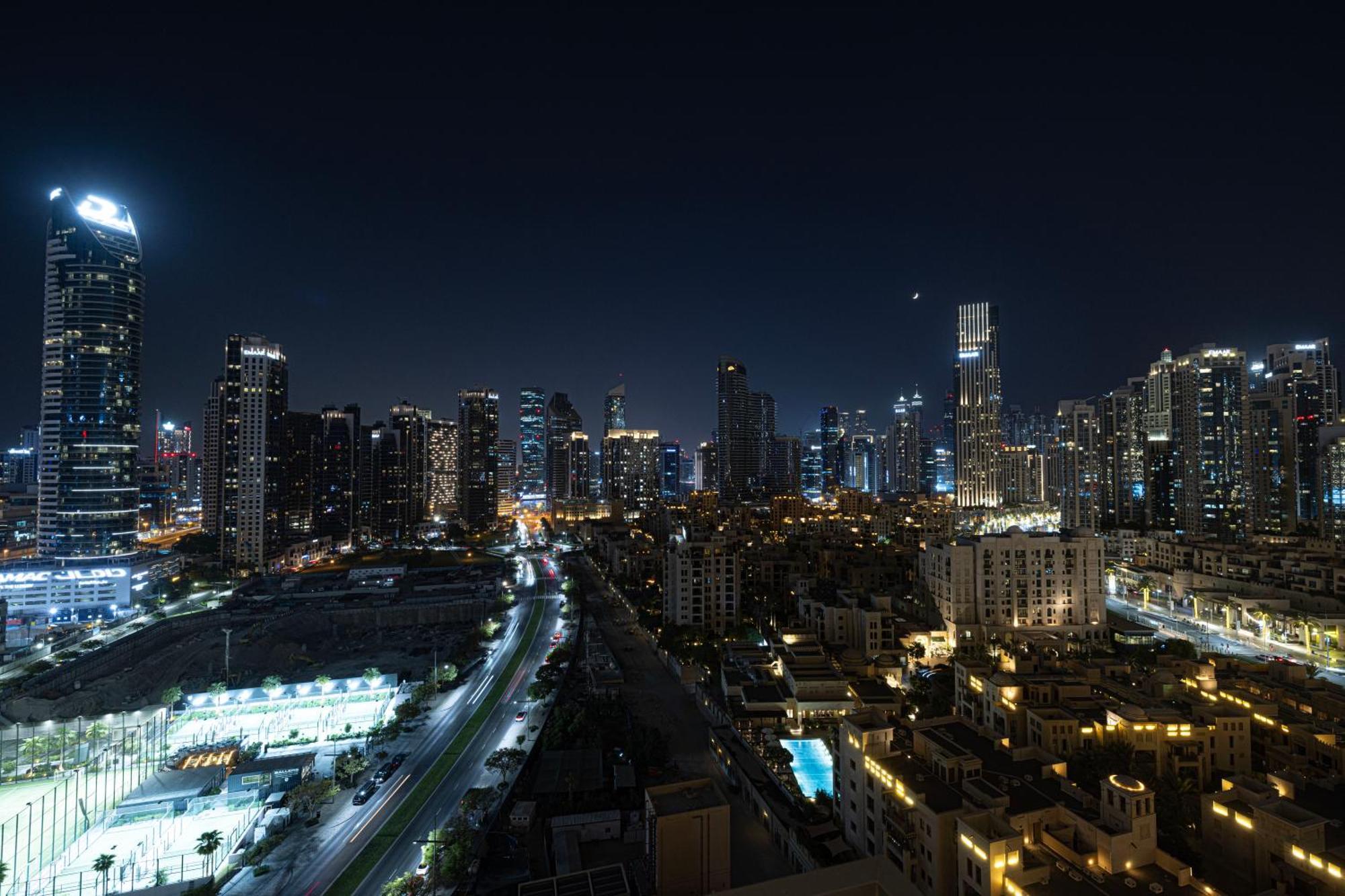 5 Minute Walk To The Fountains! Full Burj Khalifa View! 5-star Pool & Gym! Apartment Dubai