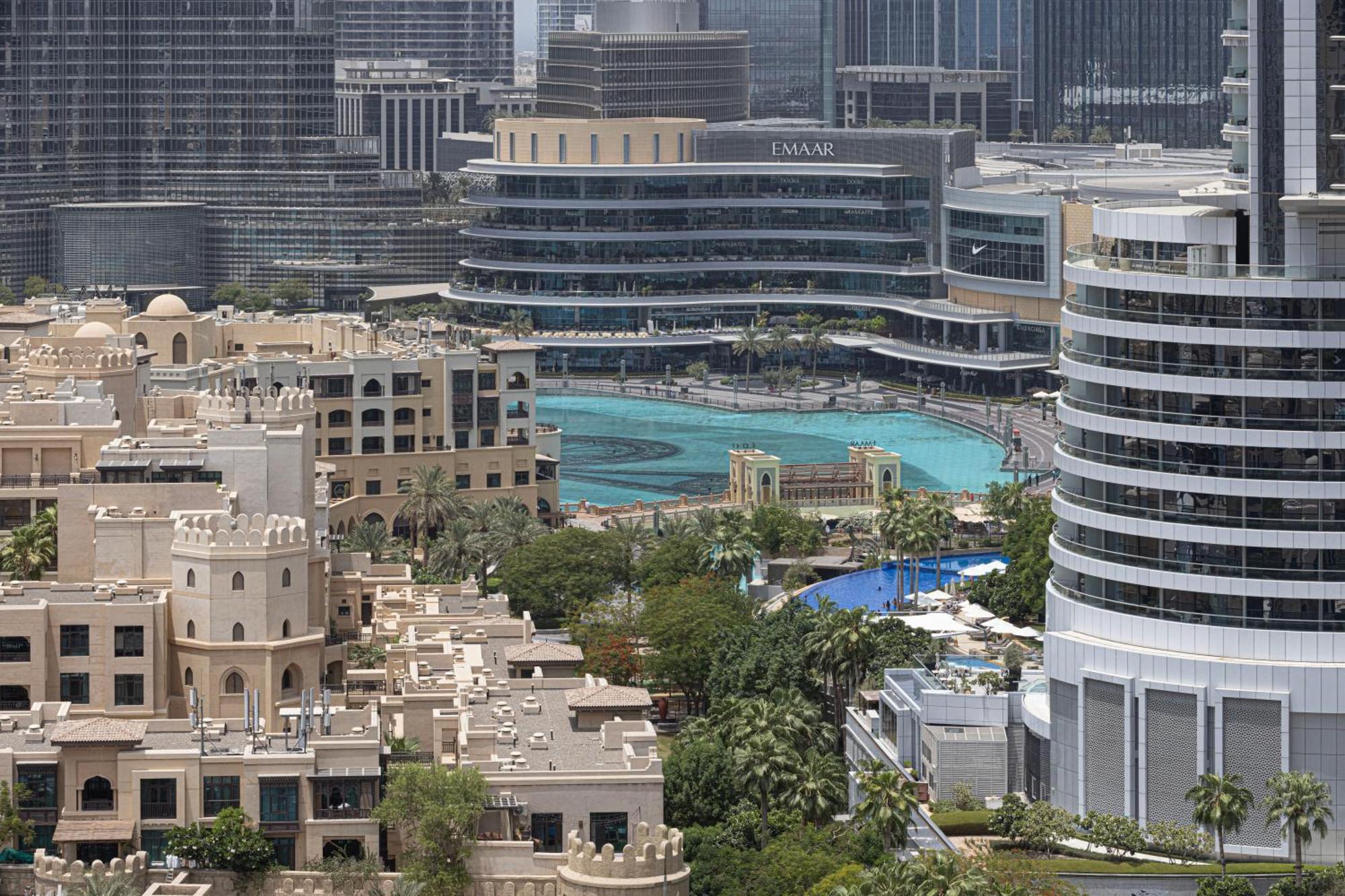 5 Minute Walk To The Fountains! Full Burj Khalifa View! 5-star Pool & Gym! * Dubai