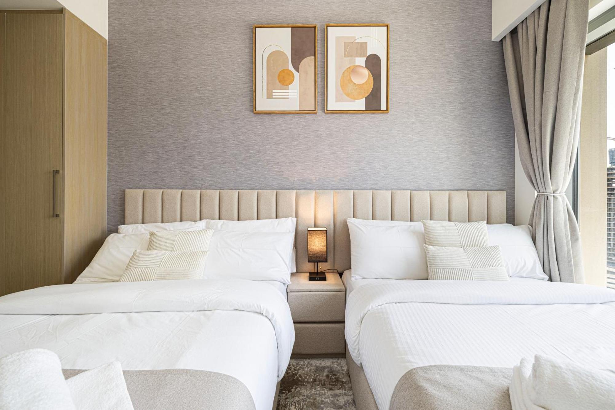 Apartment 5 Minute Walk To The Fountains! Full Burj Khalifa View! 5-star Pool & Gym! *