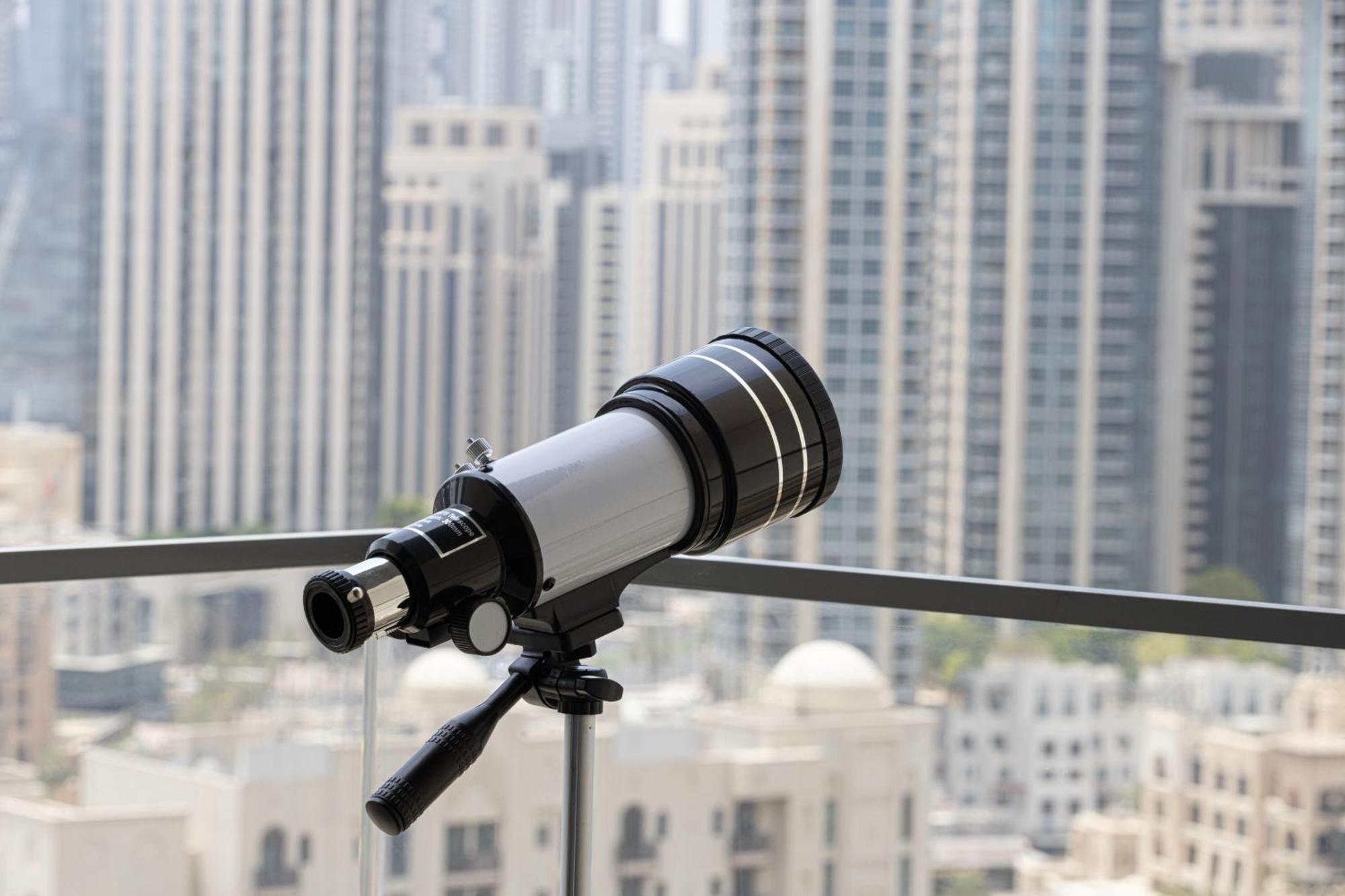 5 Minute Walk To The Fountains! Full Burj Khalifa View! 5-star Pool & Gym! * Dubai
