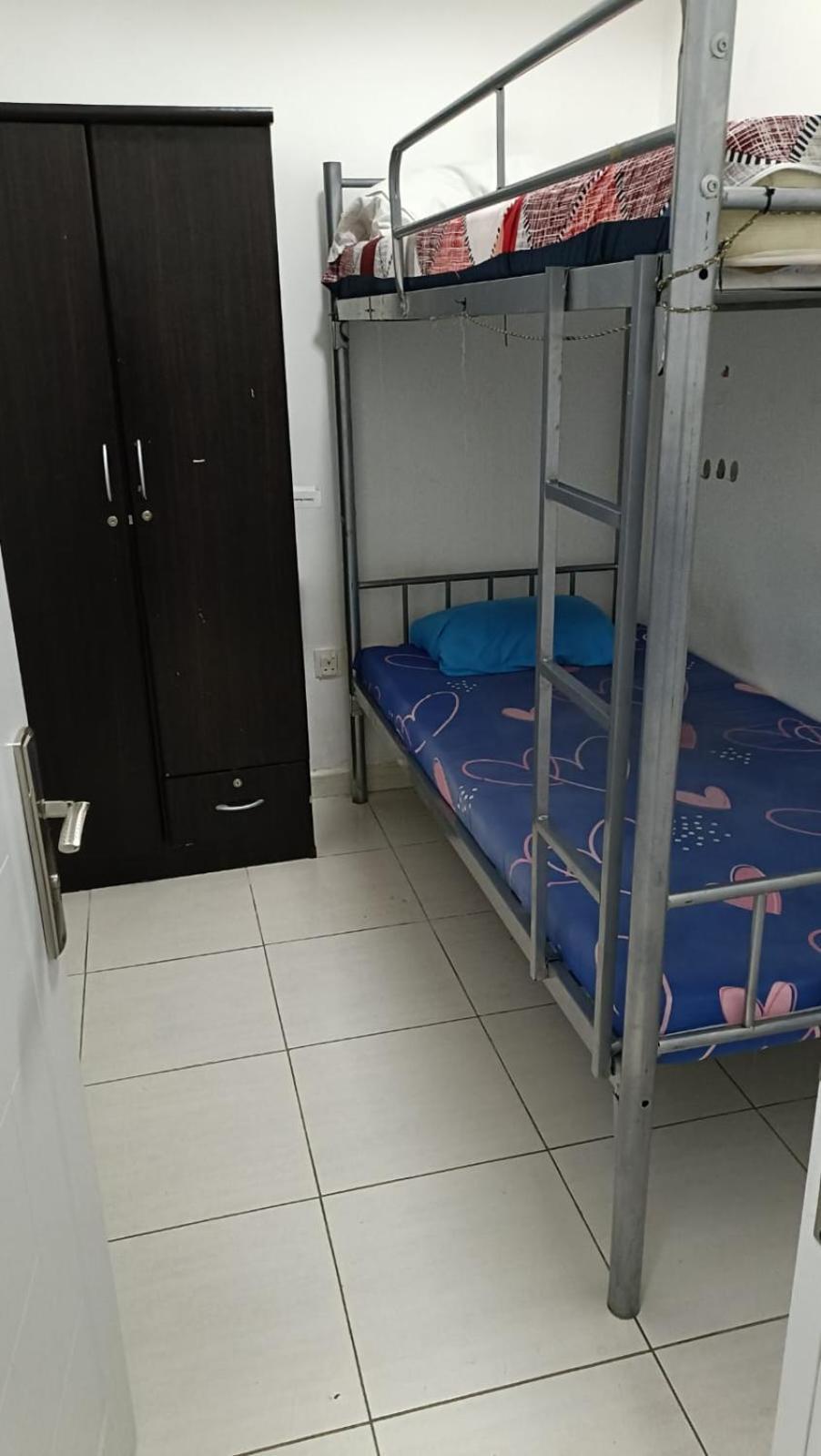 Ready To Rent Partitions Bed Spaces & * Dubaï