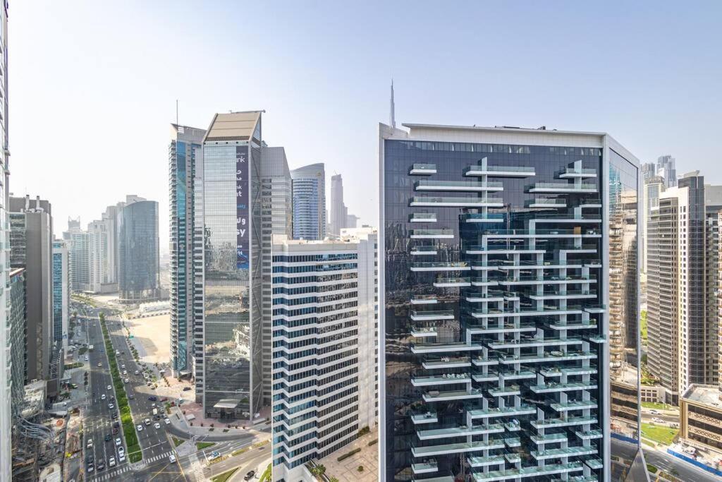 Deluxe One-bedroom In Business Bay With Burj Khalifa And Canal View Apartamento *