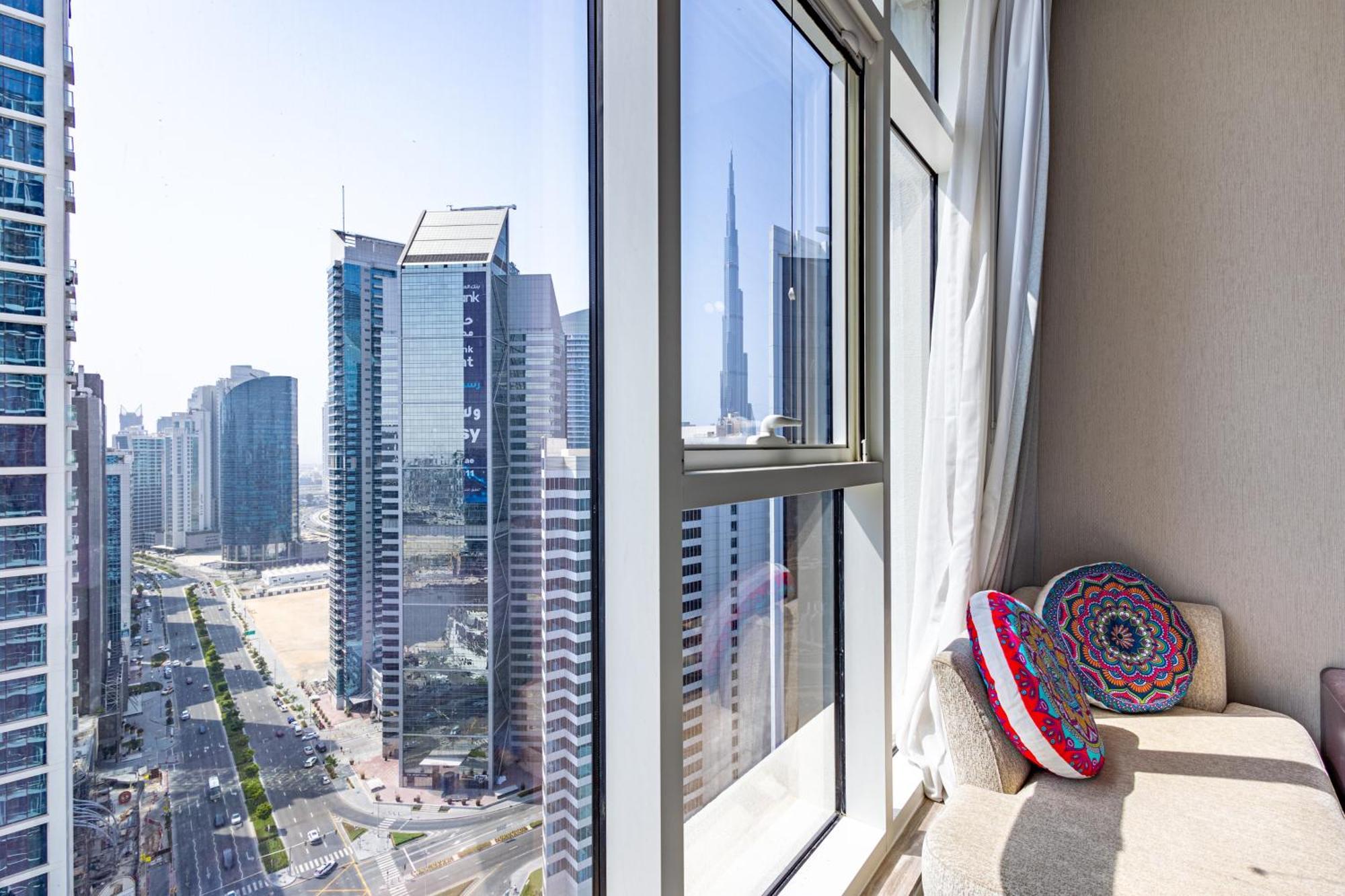 Deluxe One-bedroom In Business Bay With Burj Khalifa And Canal View Apartamento Dubai