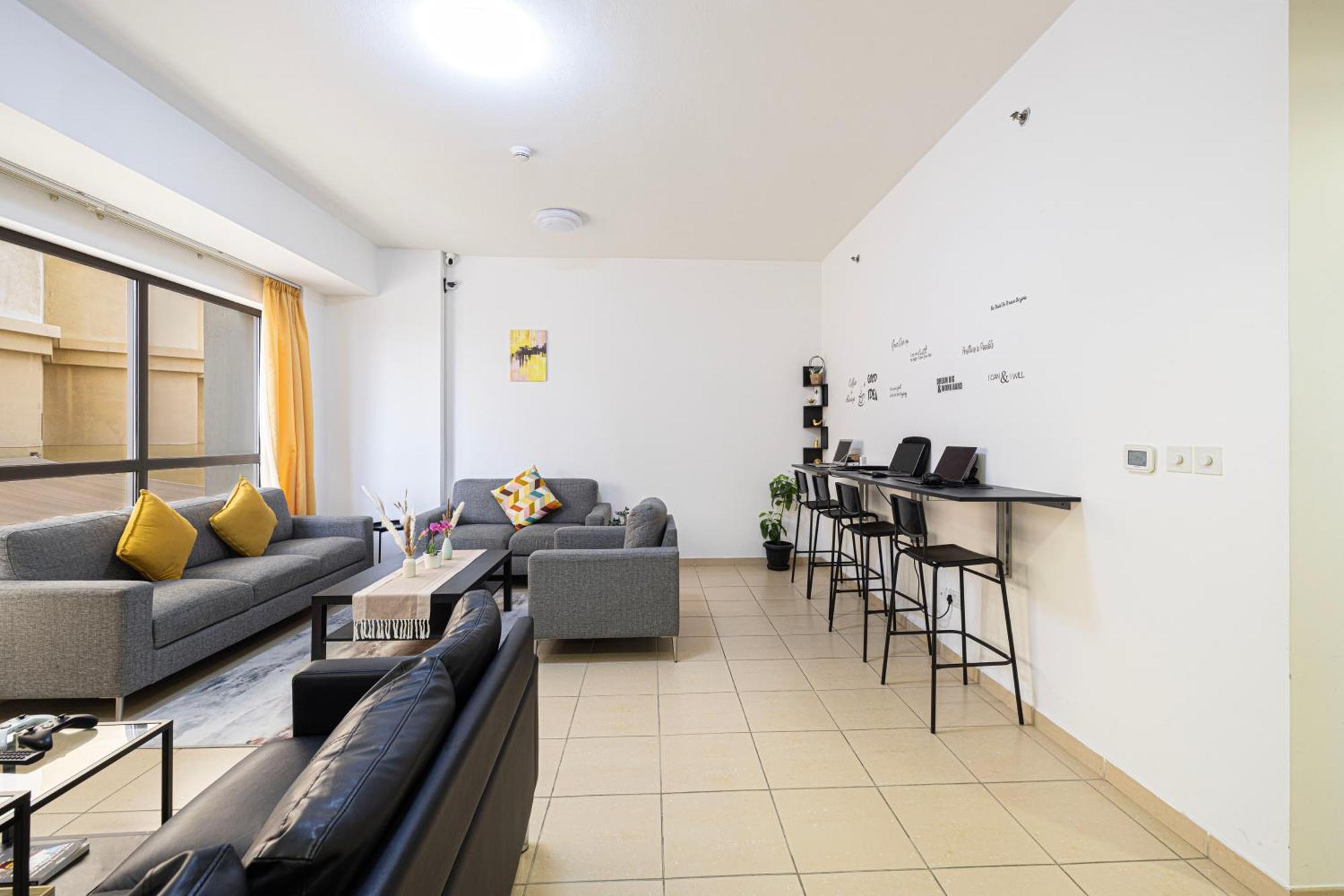 Albergue Moonlight Jbr - 2min Walk To Jbr Beach - Gym - 2min Metro Station - Poll