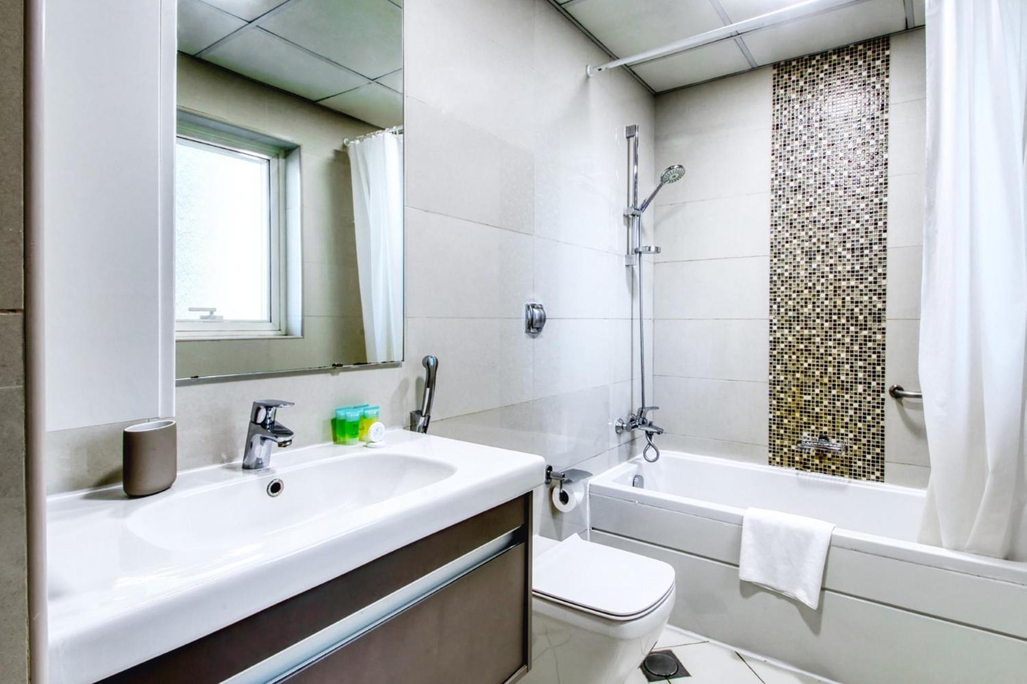 Appartement Shoresinn - Spacious Unit With Marina View Dubaï