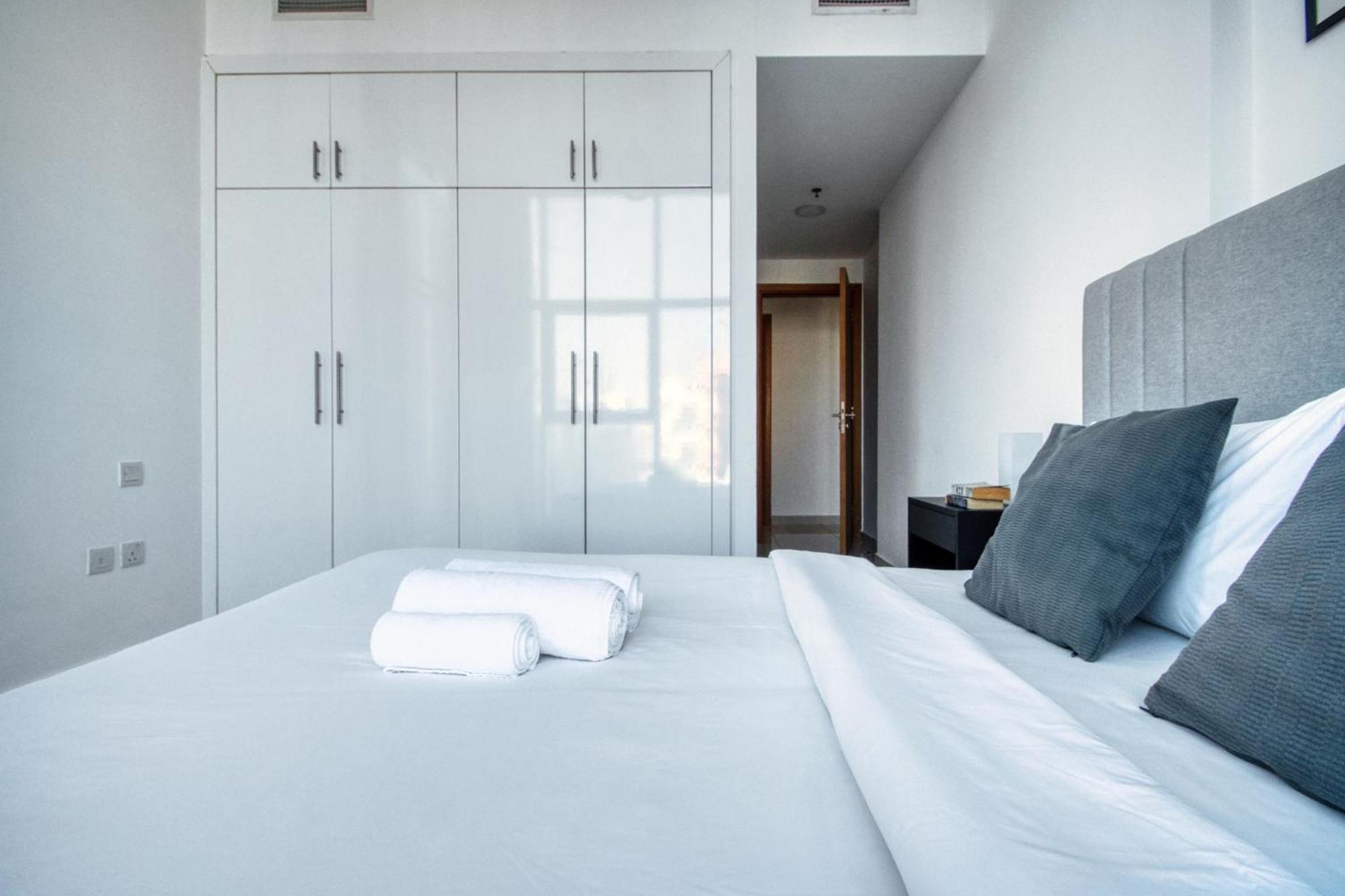 Shoresinn - Spacious Unit With Marina View Dubaï