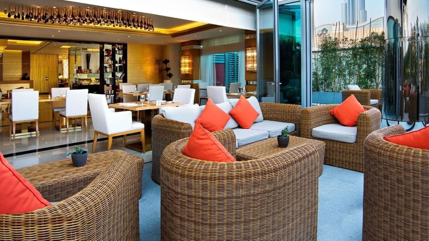 Apartment 1 Minute Walk To Mall, 2 Bedroom Luxe In Elite Building With Pool And Gym Dubai
