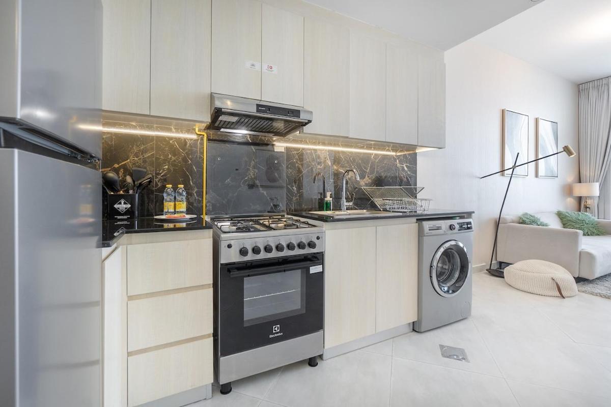 Apartemen Eye-captivating 1 Bed For 2 Dubai